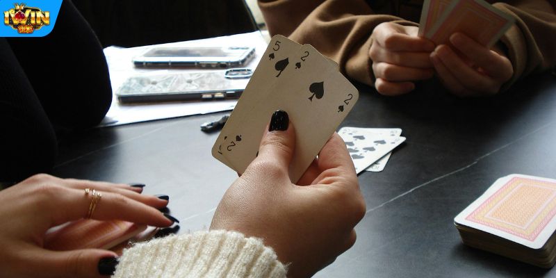 Chọn vị trí ngồi thích hợp trong bàn Phỏm